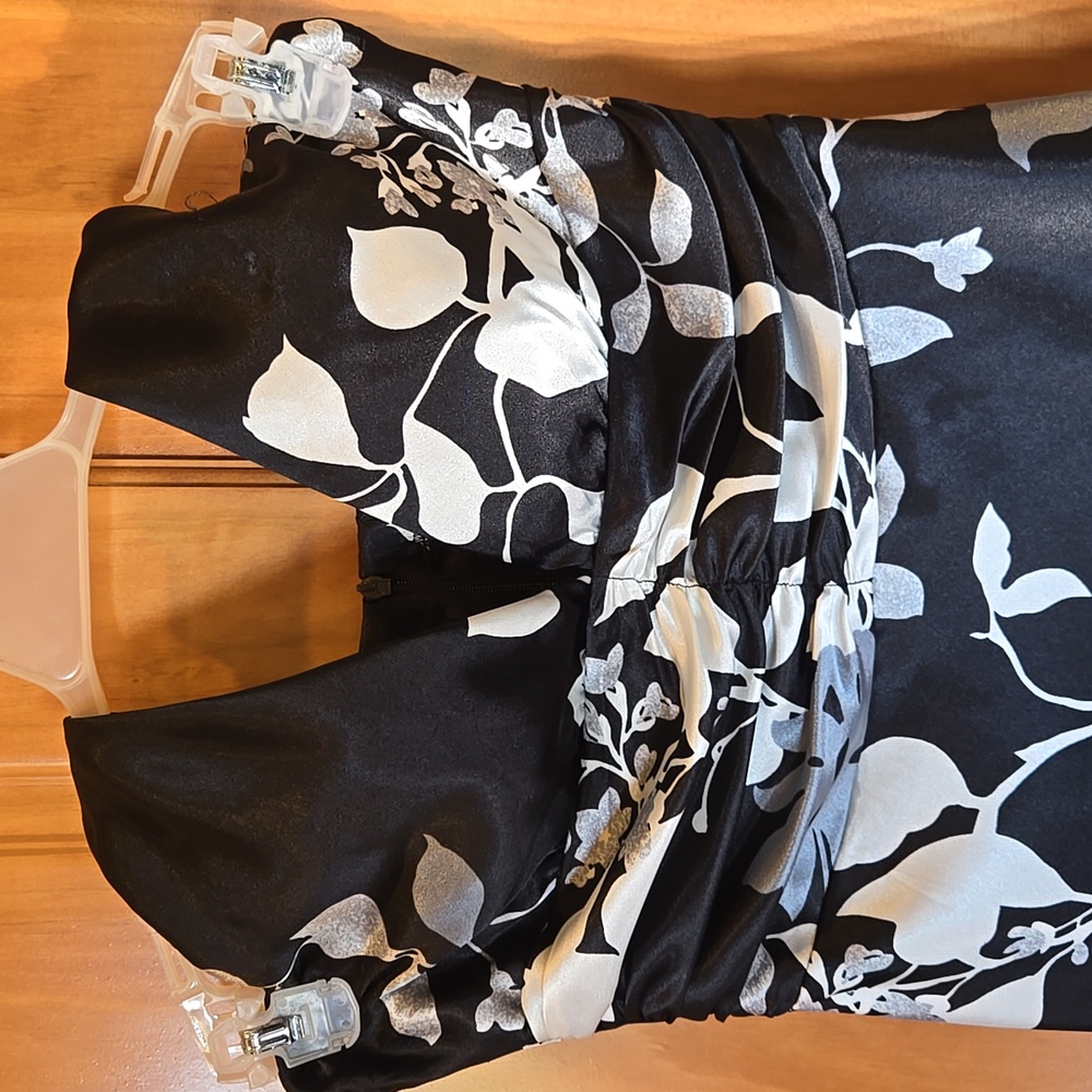 Dress - Picture 3 of 5